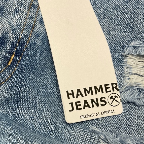 Hammer Jeans Los Angeles distressed denim Jean Shorts size Large 
NWT - Picture 5 of 9